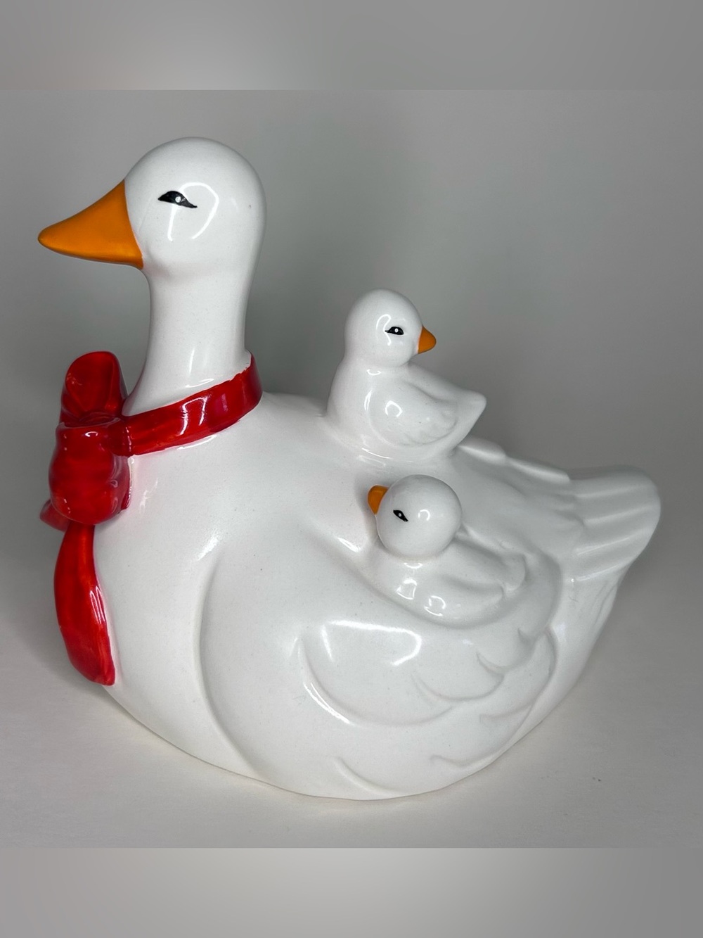VTG Goose With Goslings Babies Red Ribbon Ceramic Music Box Christmas Decor